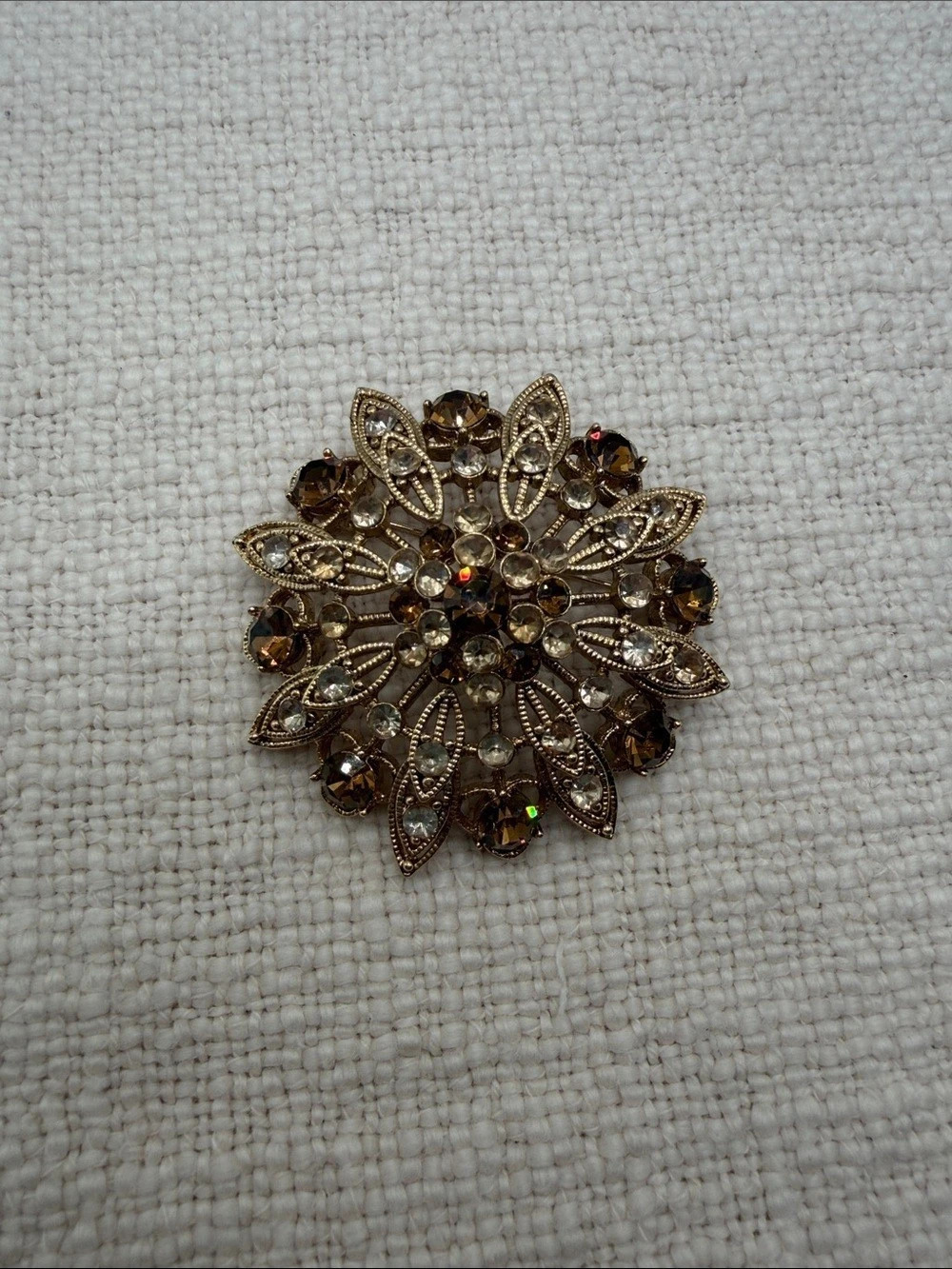 Liz Claiborne Vintage Rhinestone Starburst Brooch in Brown and clear
